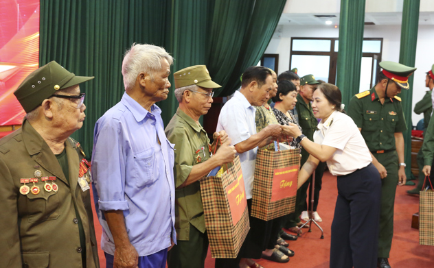 Kiểm toán nhà nước chuyên ngành Ia tri ân 84 gia đình chính sách tại xã Sóc Sơn